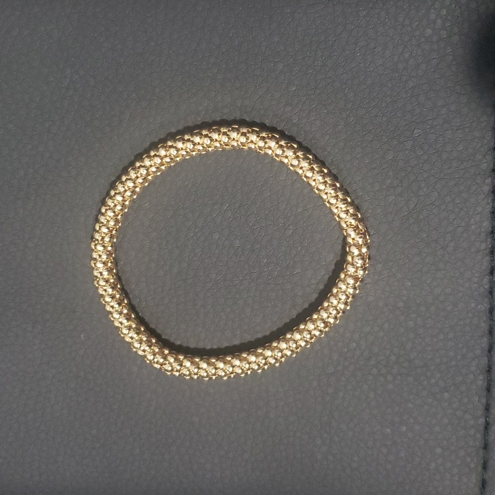 Elastic gold colored fashion bracelet